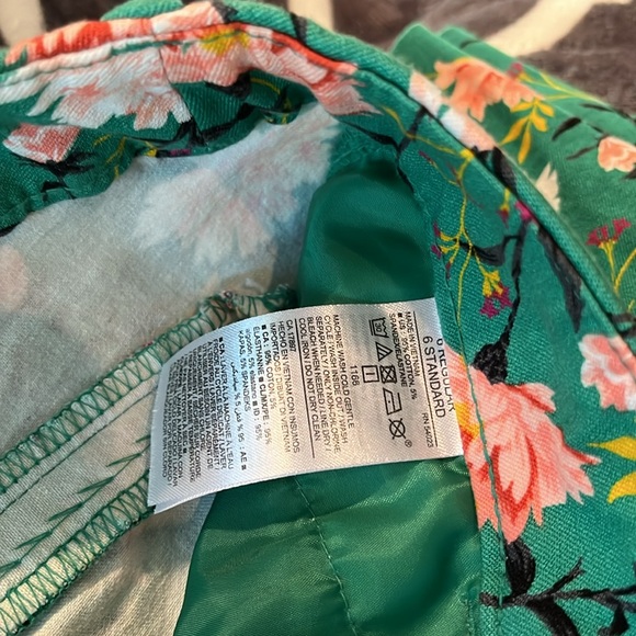 Old navy pixie mid-rise pants size 6 - Picture 3 of 3